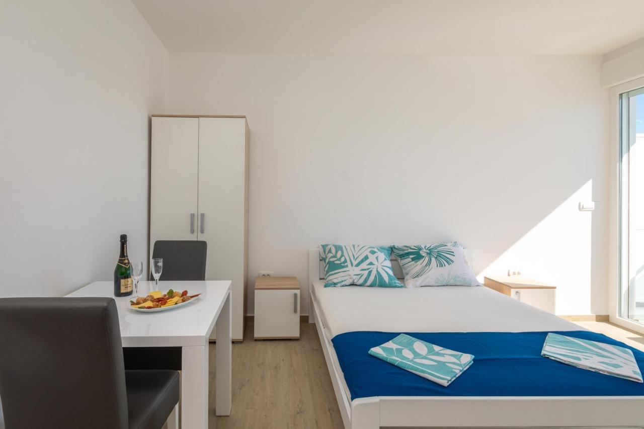 Absolute Beach Holidays Dugi Rat Exterior foto