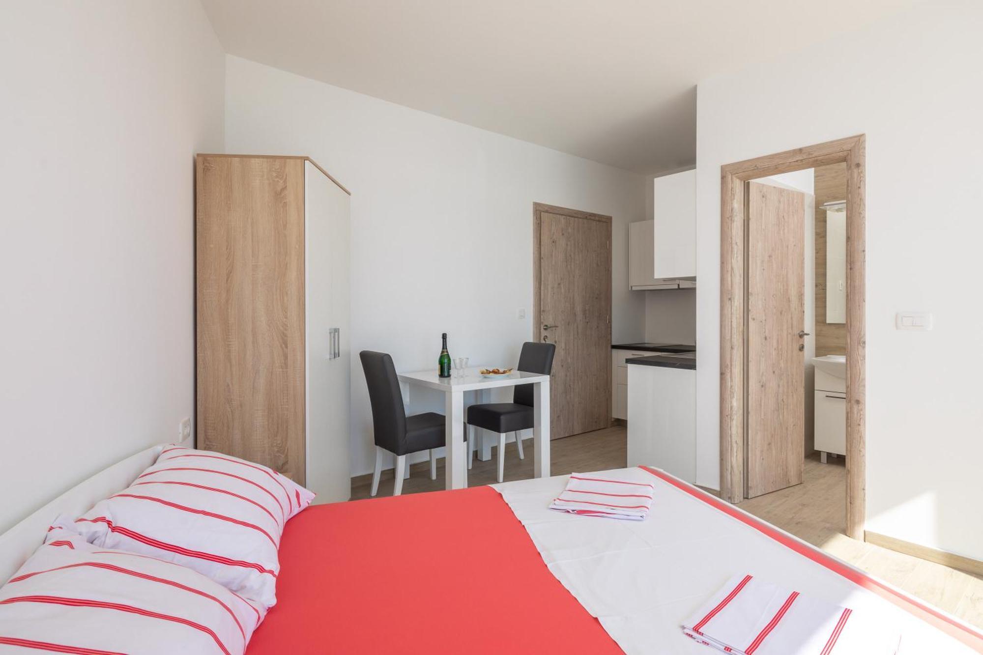 Absolute Beach Holidays Dugi Rat Exterior foto