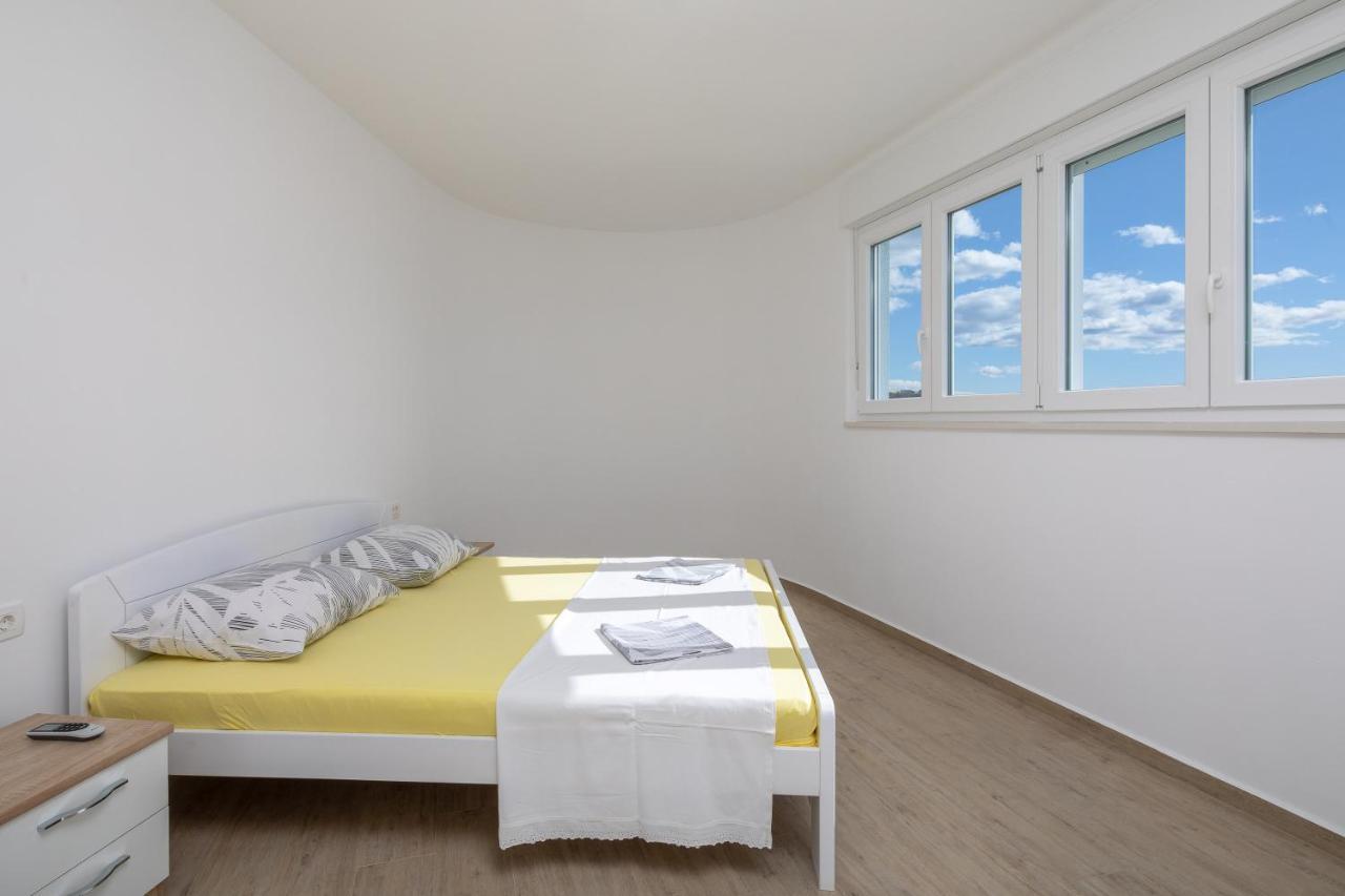 Absolute Beach Holidays Dugi Rat Exterior foto