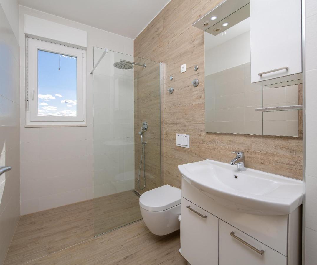 Absolute Beach Holidays Dugi Rat Exterior foto