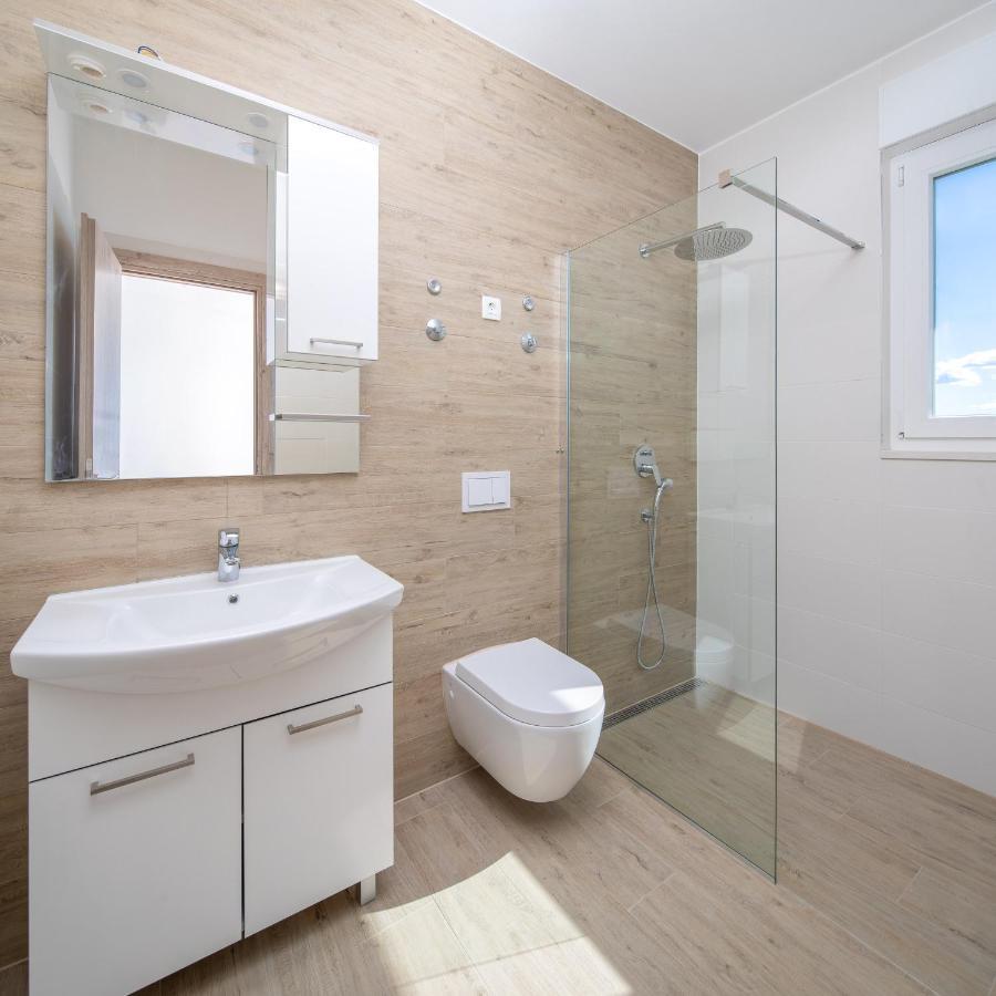 Absolute Beach Holidays Dugi Rat Exterior foto