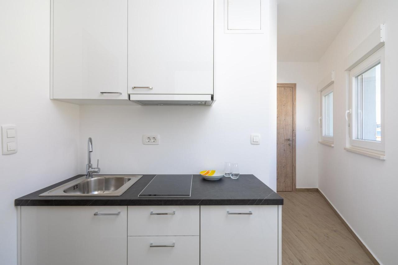 Absolute Beach Holidays Dugi Rat Exterior foto