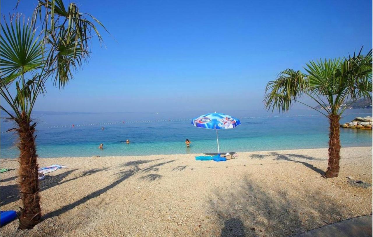 Absolute Beach Holidays Dugi Rat Exterior foto